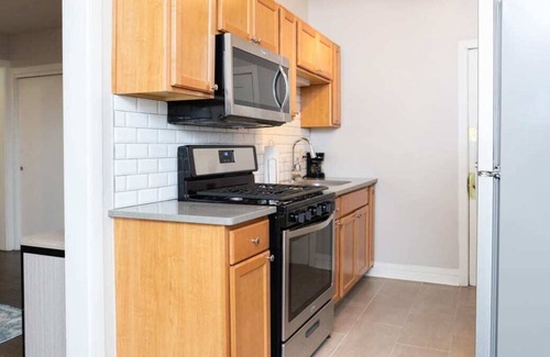 Kenwood Apartment | Frontdesk | Open 1 BR Apt 6 miles to Downtown