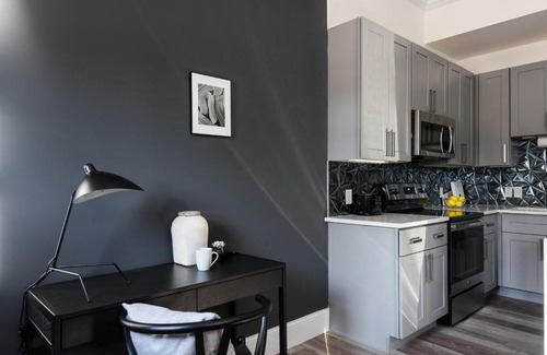 Near Southside Apartment | FRONTDESK Revitalized 1 BR Apt near City Museum