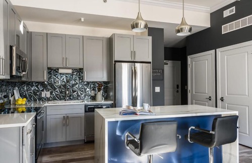 Near Southside Apartment | FRONTDESK Revitalized 1 BR Apt near City Museum