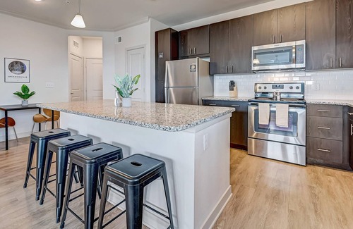 Golden Glades - The Woods Apartment | Frontdesk | Spacious 1 BR Apt near Golf Courses