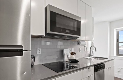 Hanover Place Apartment | Frontdesk | Studio Apt near Crossroad Art District