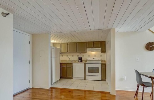 Gayborhood Apartment | Frontdesk | Sunny Washington Square West 1BR Loft