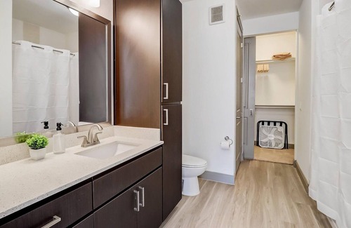 Tempe Apartment | FRONTDESK Vela at Tempe Town Lake Apts