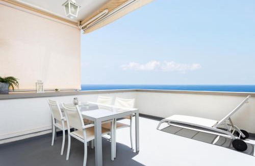 Santa Cruz de Tenerife Apartment | Frontline Beach Apartment