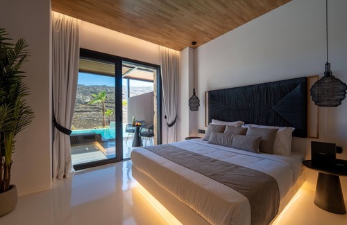 Mykonos Hotel | Ftelia Black Villas