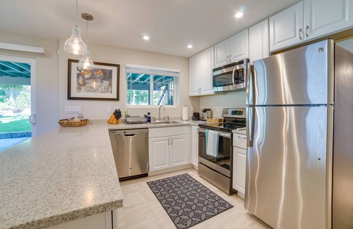 Westgate Apartment | Full 1BR Suite w/Entry - 5 Min to Edmonds Beaches