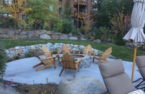 Incline Village Condo | Full access to Hyatt, Ski, Sandharbor, Burnt Beaches; 6 minute walk to the beach