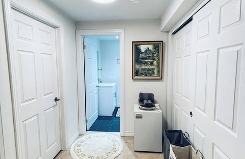 Thornhill Villa | Full floor 2 bedroom suite at Thornhill