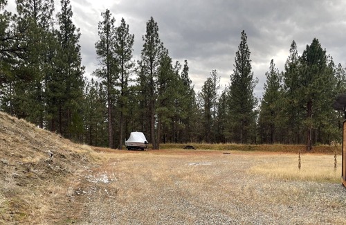 Eureka RV Rental | Full trailer/RV hook ups on 5 acres