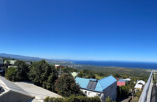 Les Avirons Apartment | Fully-equipped, comfortable accommodation with magnificent panoramic sea and mountain views