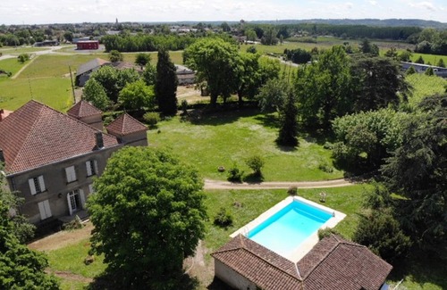 Valence Apartment | Fully equipped detached house, on a beautiful estate.