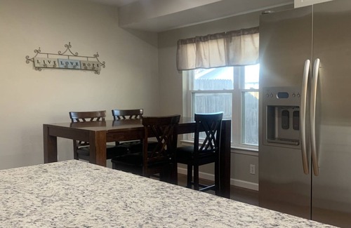 West Arlington House | Fully Furnished 3/2 with pool for 30+ day stays in Arlington Texas!