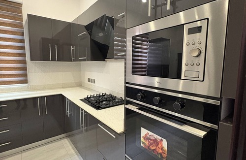 Nungua Apartment | Fully furnished 3-bedroom apartment in an Estate at Sakumono with all you nee