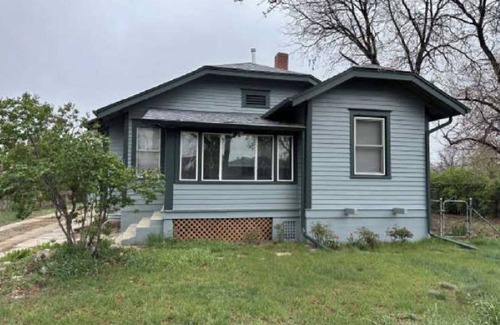 North Aurora Apartment | Fully Furnished Cozy 1 Bedroom Unit