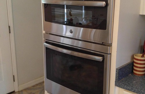 Titus House | Fully furnished-monthly 1-6 months - incl.electric,gas,garbage,dish,internet