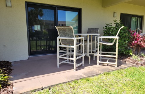 Crescent Beach Condo | Fully furnished Oceanview flat with X1 view platform