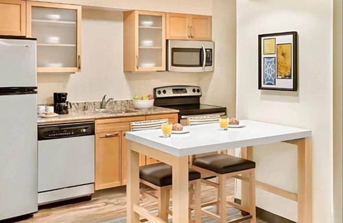 Sharonville Apartment | Fully Furnished Studio | MTM | All-Inclusive