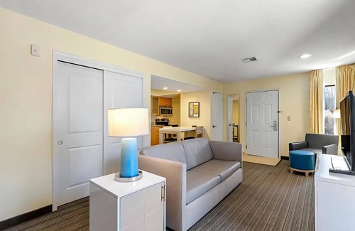 Sharonville Apartment | Fully Furnished Studio | MTM | All-Inclusive