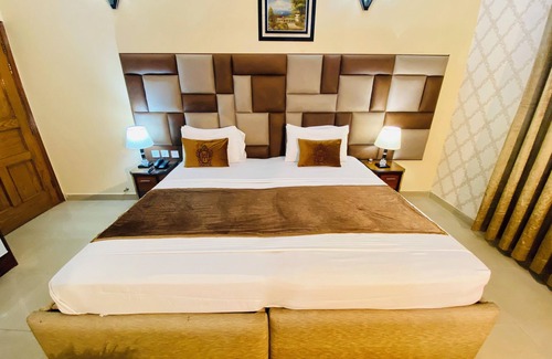 D.H.A. Hotel | Fully Furnished Superior King/Twin with Complete Amenities.