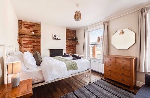 Ipswich House | Fully Furnished Three Bed House With Free Parking
