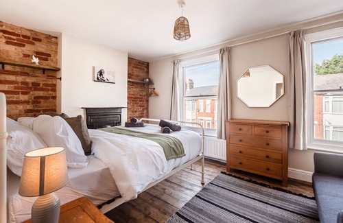 Ipswich House | Fully Furnished Three Bed House With Free Parking