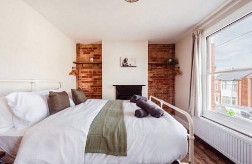 Ipswich House | Fully Furnished Three Bed House With Free Parking