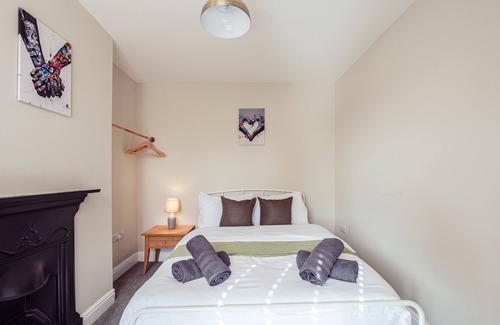 Ipswich House | Fully Furnished Three Bed House With Free Parking