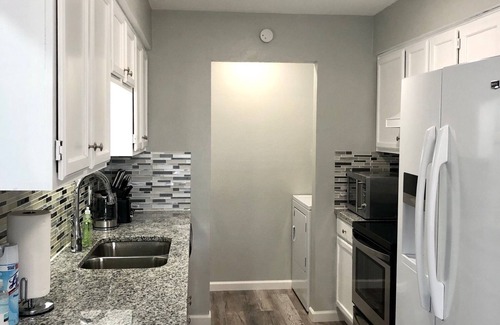 Frisco House | Fully renovated half duplex in downtown Frisco-3bed&2bath free wifi/hulu/parking