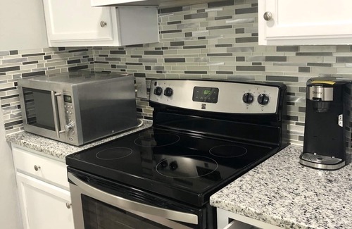 Frisco House | Fully renovated half duplex in downtown Frisco-3bed&2bath free wifi/hulu/parking