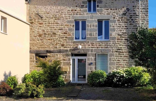 Bacilly House | fully renovated house in the village center - enclosed garden