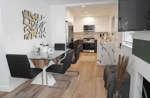 Toluca Lake House | FULLY RENOVATED MODERN 1BR HOUSE IN TOLUCA LAKE with FENCED PATIO p72