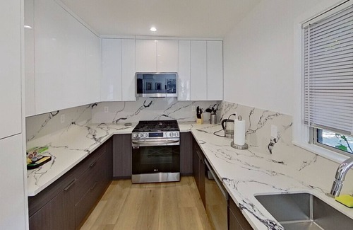 Toluca Lake House | FULLY RENOVATED MODERN 1BR HOUSE IN TOLUCA LAKE with FENCED PATIO p72
