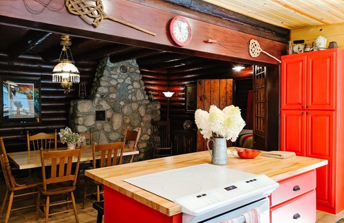New Era House | Fully Restored Lakefront Cabin on Stony Lake