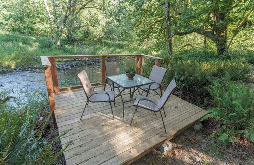 Ryderwood Cottage | Fun and Unique Waterfront Home w/Deck and BBQ - Unique Northwest Vacation Rentals