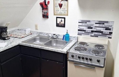 Old North Knoxville Apartment | Fun Attic! Near Downtown and UT -Knoxville
