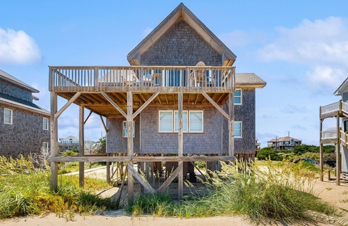 Avon House | Fun beachfront home w/shared pool, WiFi, private washer & dryer, central AC