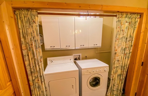 Jackson House | Fun, dog-friendly getaway with enclosed backyard & mountain views