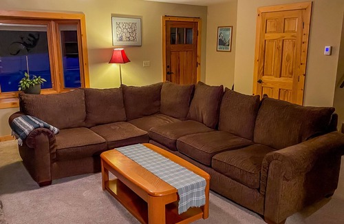 Jackson House | Fun, dog-friendly getaway with enclosed backyard & mountain views