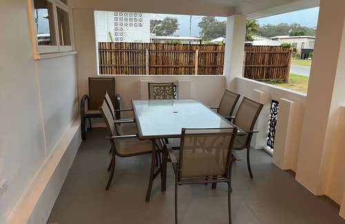 Tweed Heads House | Fun family escape! A stone's throw from the Tweed river & Coolie's beaches near.