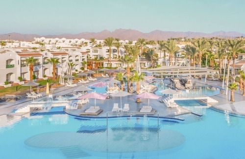 Sharm El Sheikh Resort | Fun for the Whole Family l 4 Pool-view Rooms, Kids Club, Spa & Dining Options