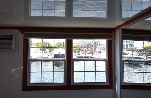 Charlestown Boat Rental | Fun houseboat. Walk to Boston attractions WIFI
