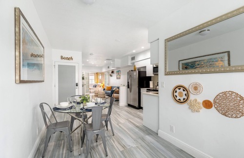 Birch Park Finger Streets Apartment | Fun in the Sun! Steps tothe Beach, Dining, Shopping & more in Fort Lauderdale!