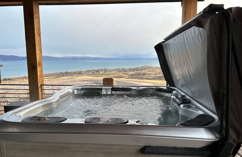 Fish Haven House | Fun Large cabin in gated community near bear lake.