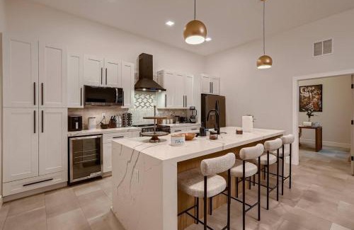 Seminole Villa | Fun & Luxury 5BR Pool Villa with Sauna, Arcade, Plunge and more!