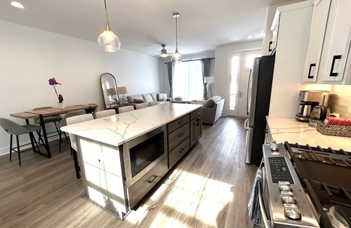 Lincoln House | Fun! New townhome, Near Memorial Stadium