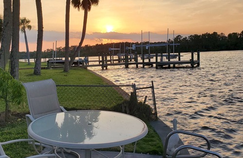 Fort Myers Shores House | Fun Relaxing Riverfront Destination Home With Activities