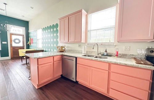 Saint Roch House | Funky Designed 2 Bed/1 Bath - Walk to French Quarter in Historic NOLA
