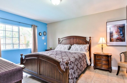 Hermosa Village House | Funtierland +Atlantis+ Walk to Disney + Pet Friendly + Private Pool and Wifi!