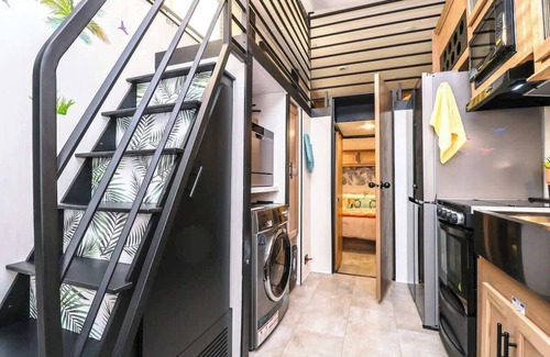 Winter Garden Apartment | FunTropicalTinyHomeGolfCartLake