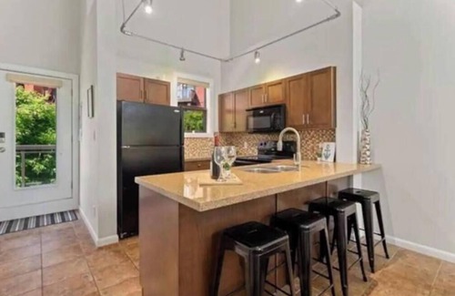 South Pandosy Apartment | Furnished 2BR Loft | Kelowna